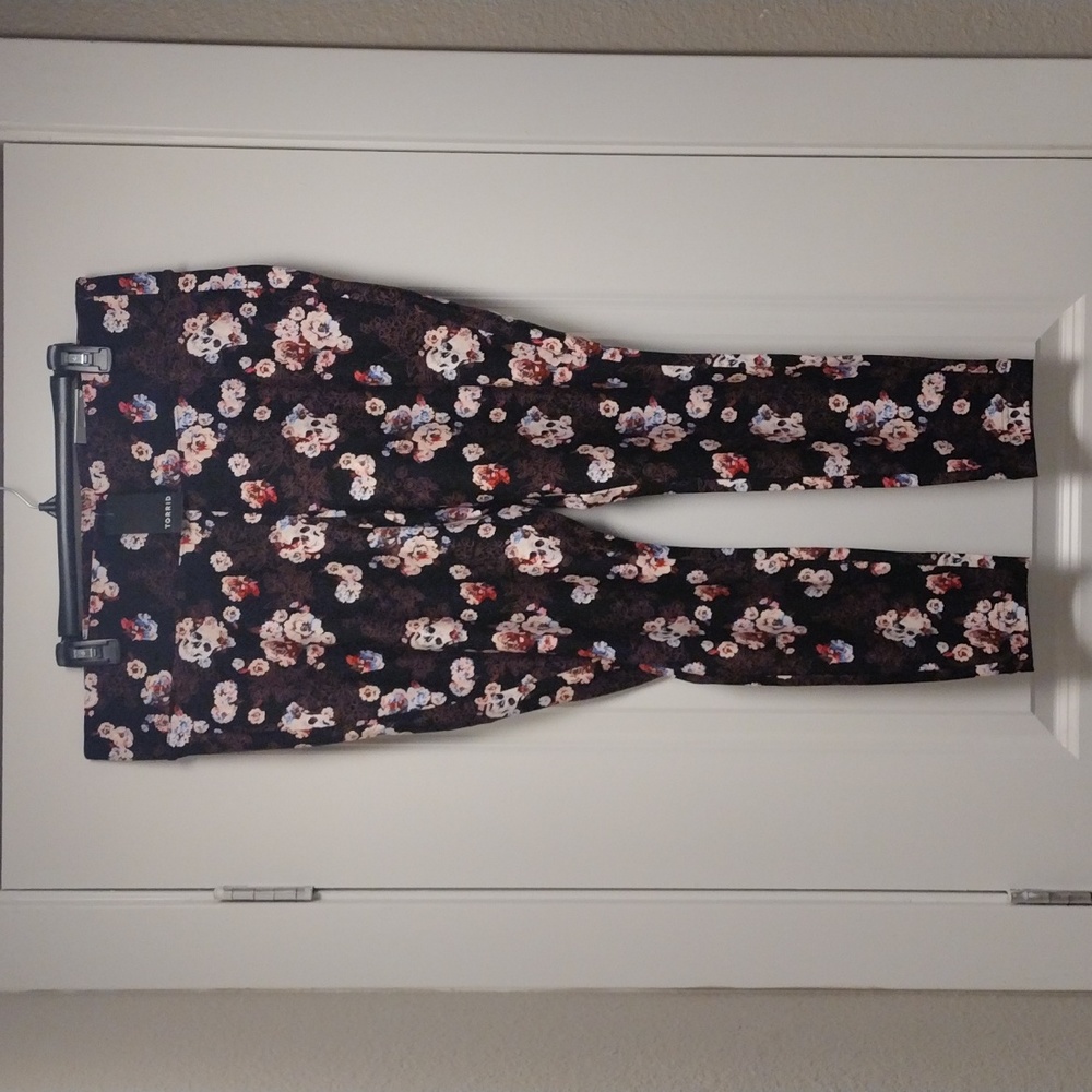 Torrid Pixie Ponte Floral Skull Pants 2X - Picture 4 of 8